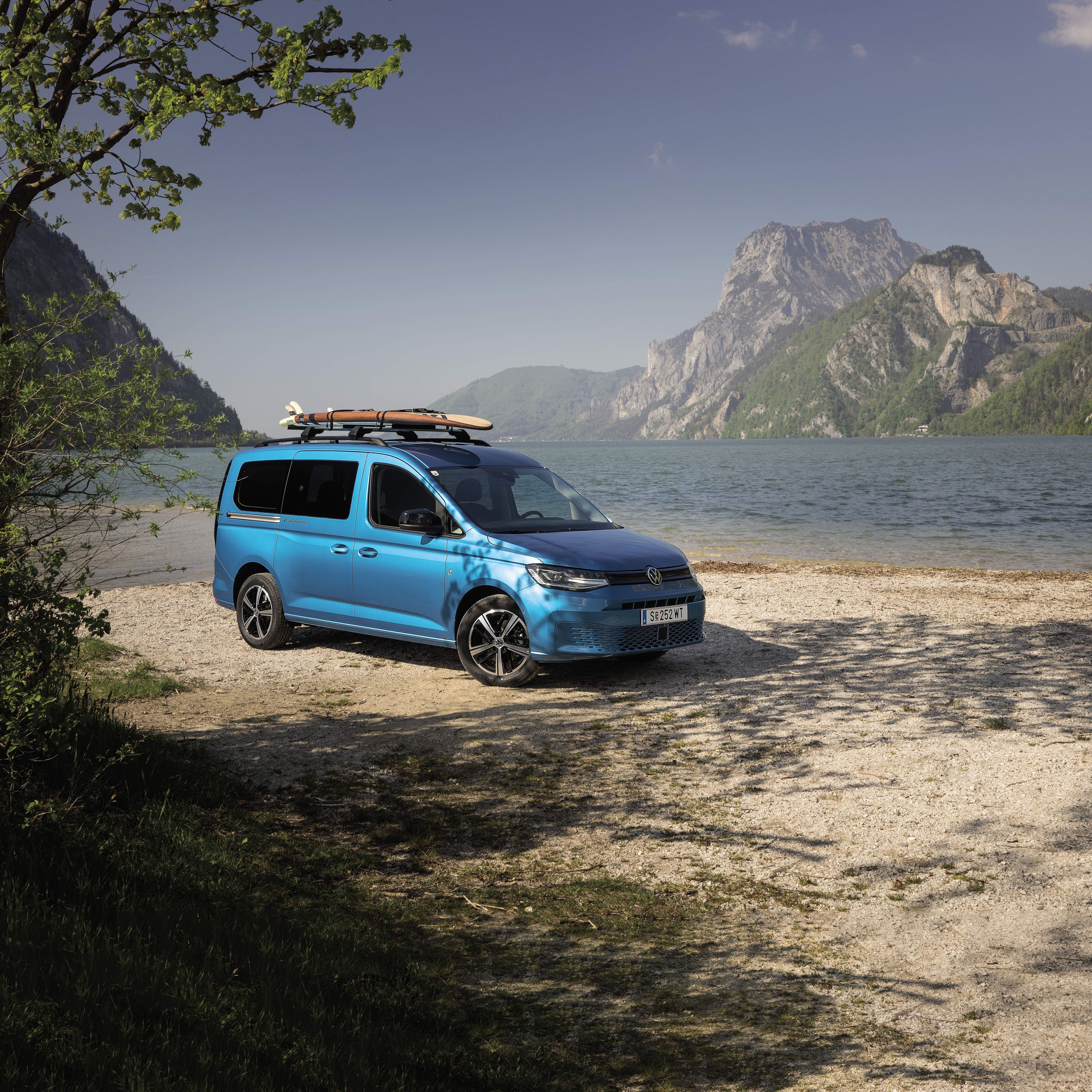 VW Caddy California in Blau am See