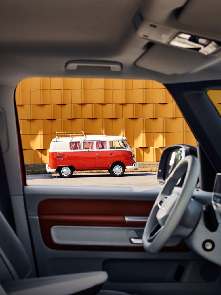 Blick aus einem ID. Buzz auf einen Retro Bulli