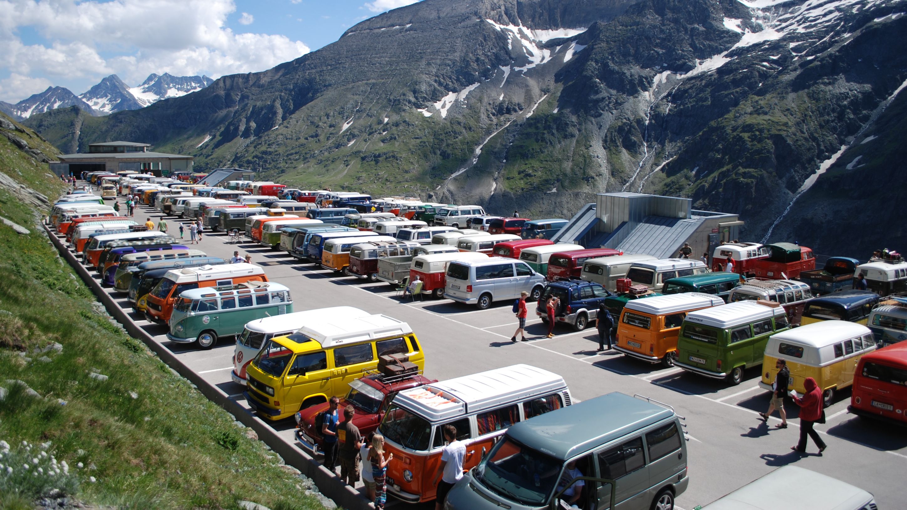 Bullitreffen in Kals Parkplatz Großglockner