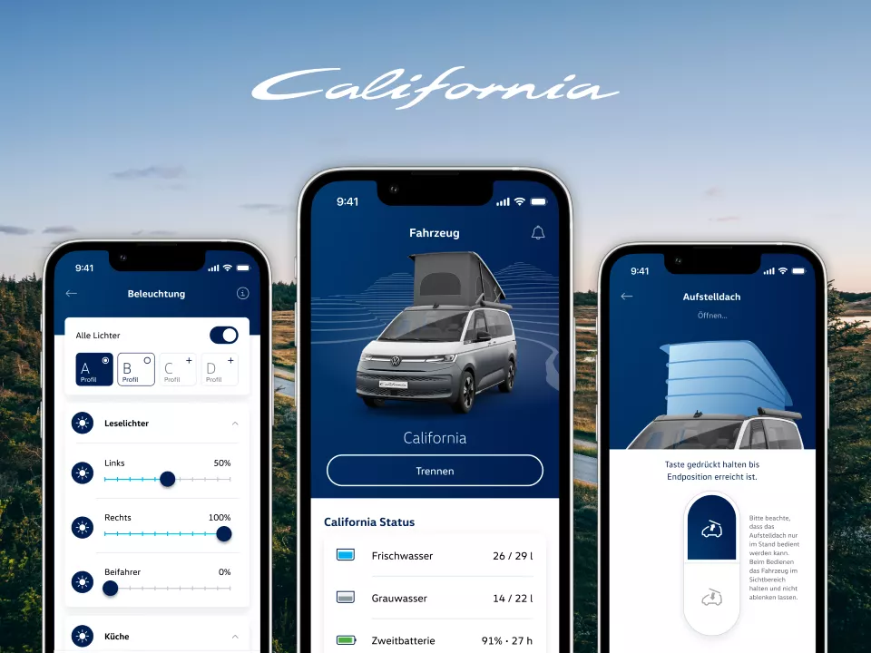 California‑App mit drei Smartphone‑Screens vor einer Naturkulisse und dem Schriftzug „California“ oben. Der mittlere Screen zeigt einen grauen Campingbus mit Aufstelldach und Statusdaten wie Frischwasser und Batteriestand. Die beiden seitlichen Screens zeigen Steuerungsmöglichkeiten für Beleuchtung und das Öffnen des Aufstelldachs mit Symbolen und Reglern.