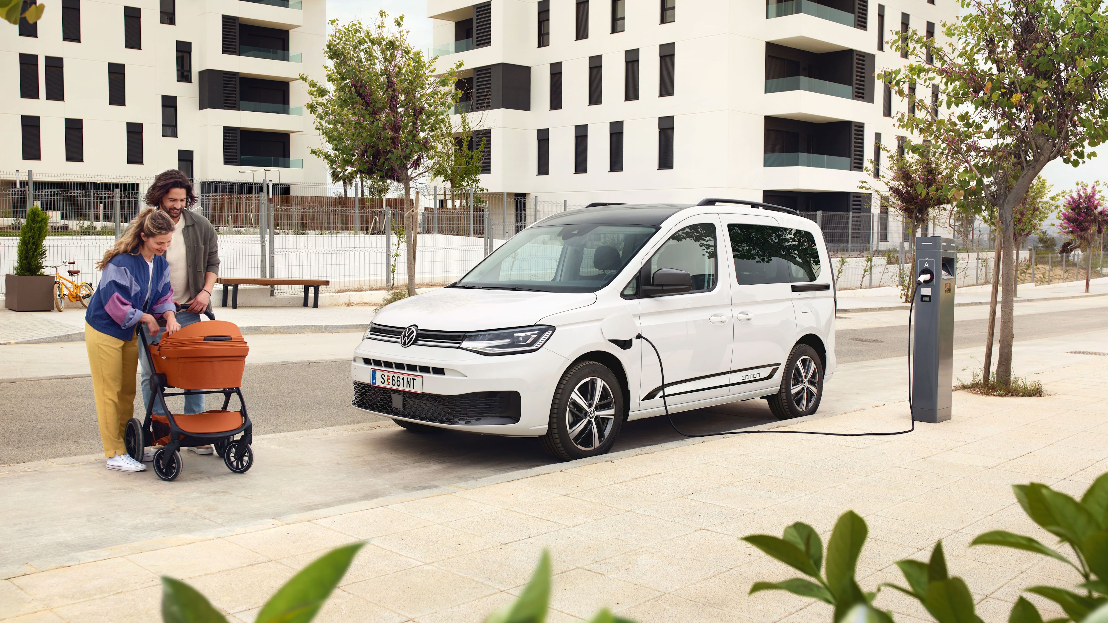 Caddy eHybrid wird geladen