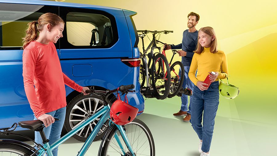 Ein VW Multivan mit Fahrrad Heckträger
