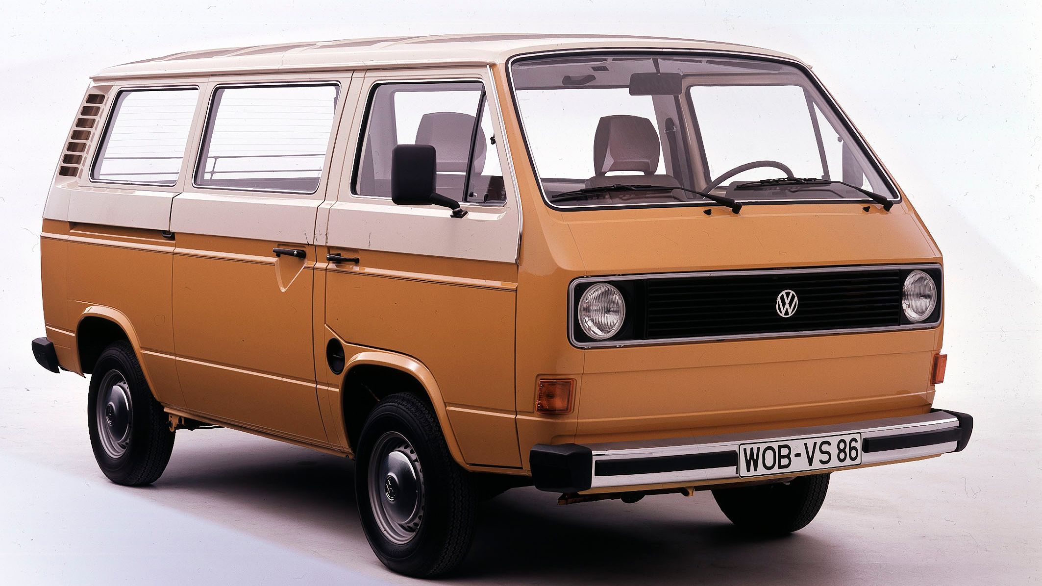 Gelb-weißer VW Bulli T3