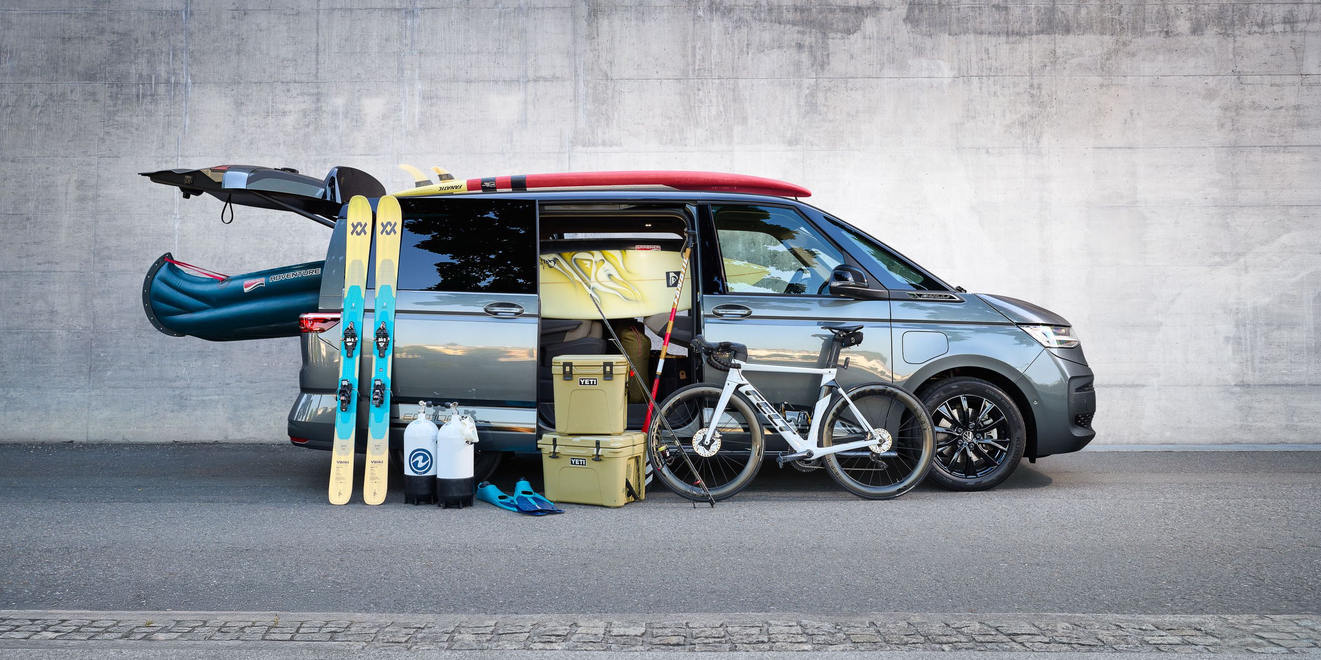 Volkswagen Nutzfahrzeuge Multivan mit Sportartikel