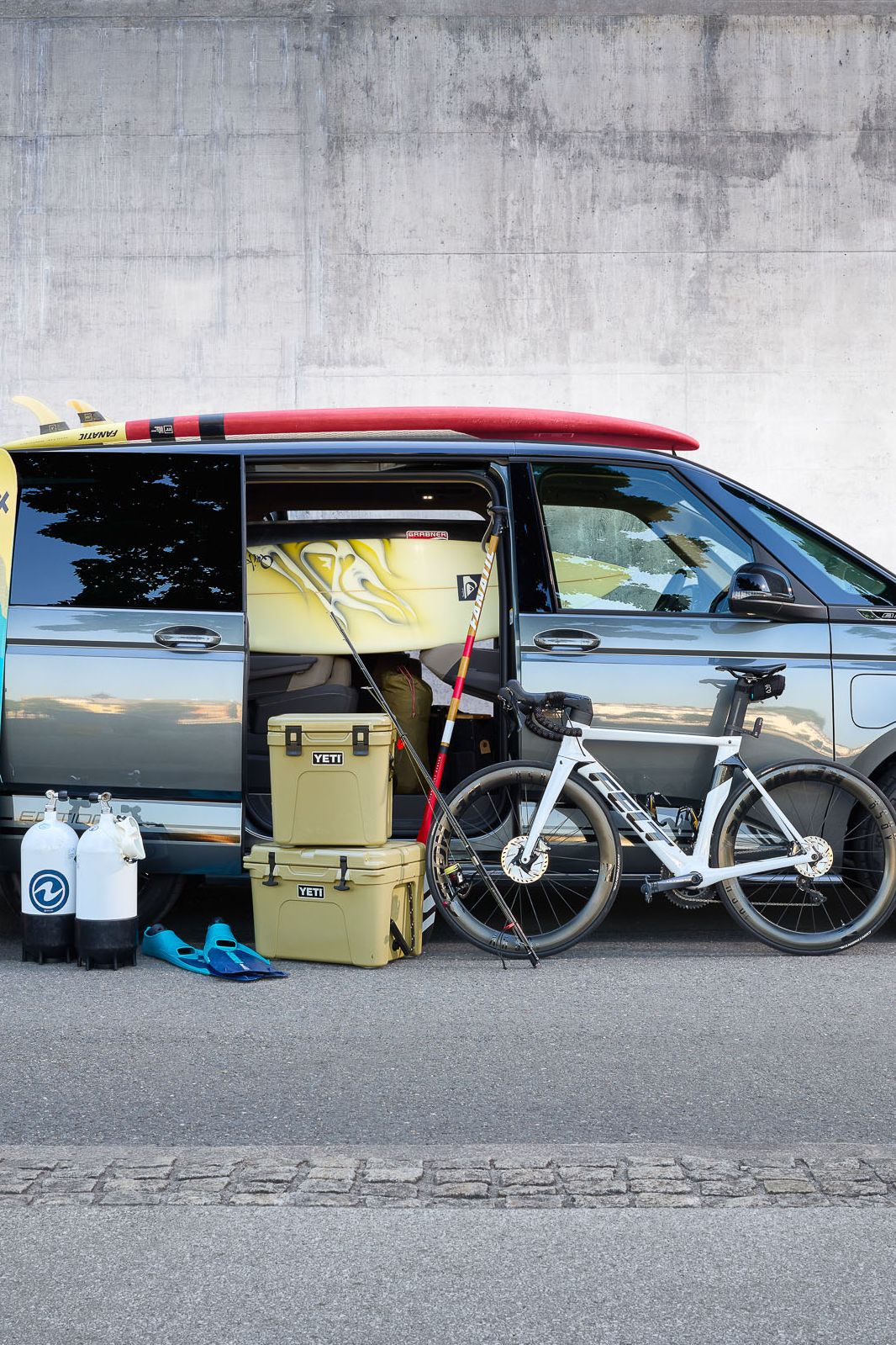 Volkswagen Nutzfahrzeuge Multivan mit Sportartikel