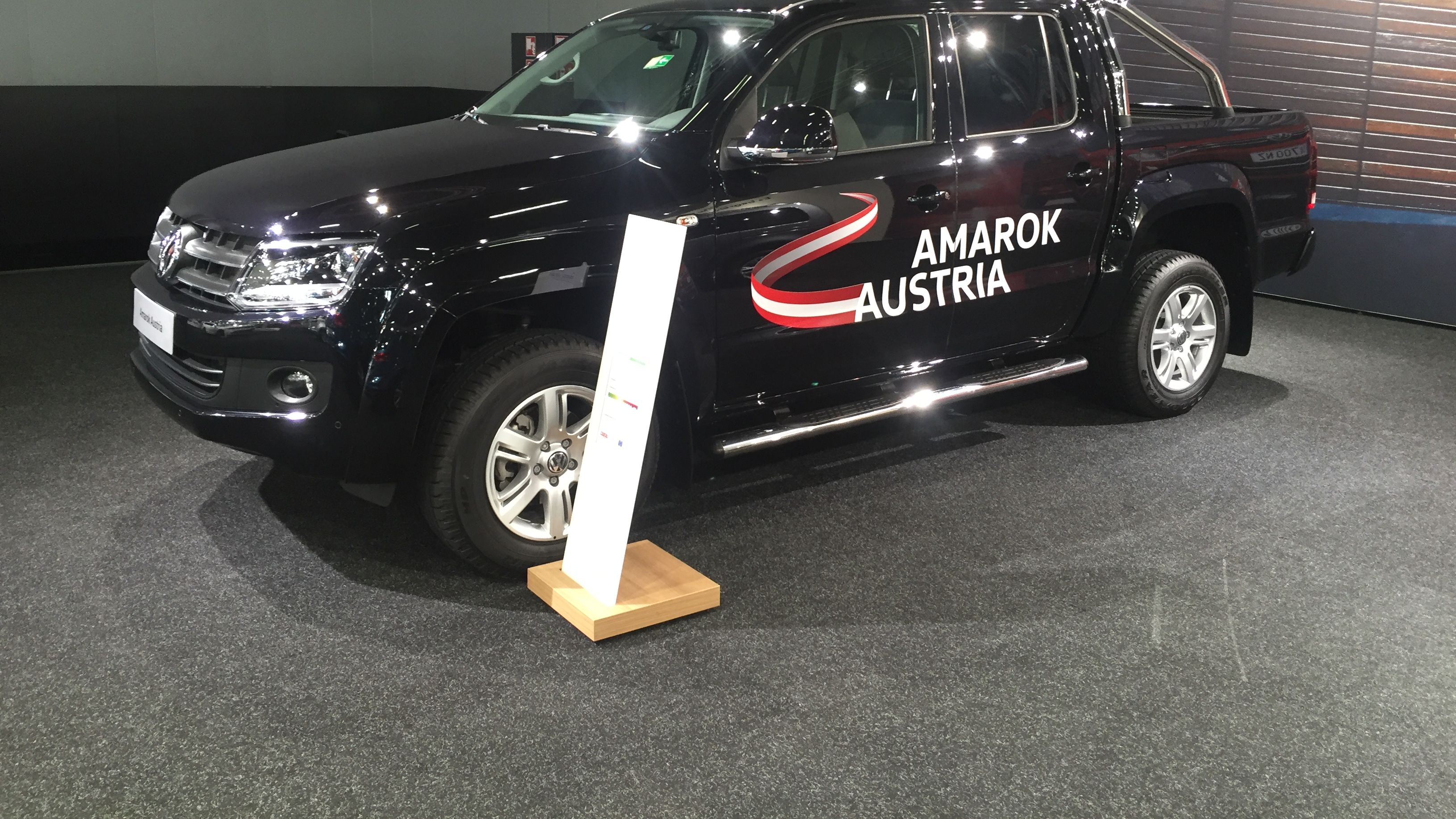 Auto Messe Salzburg Amarok Austria schwarz