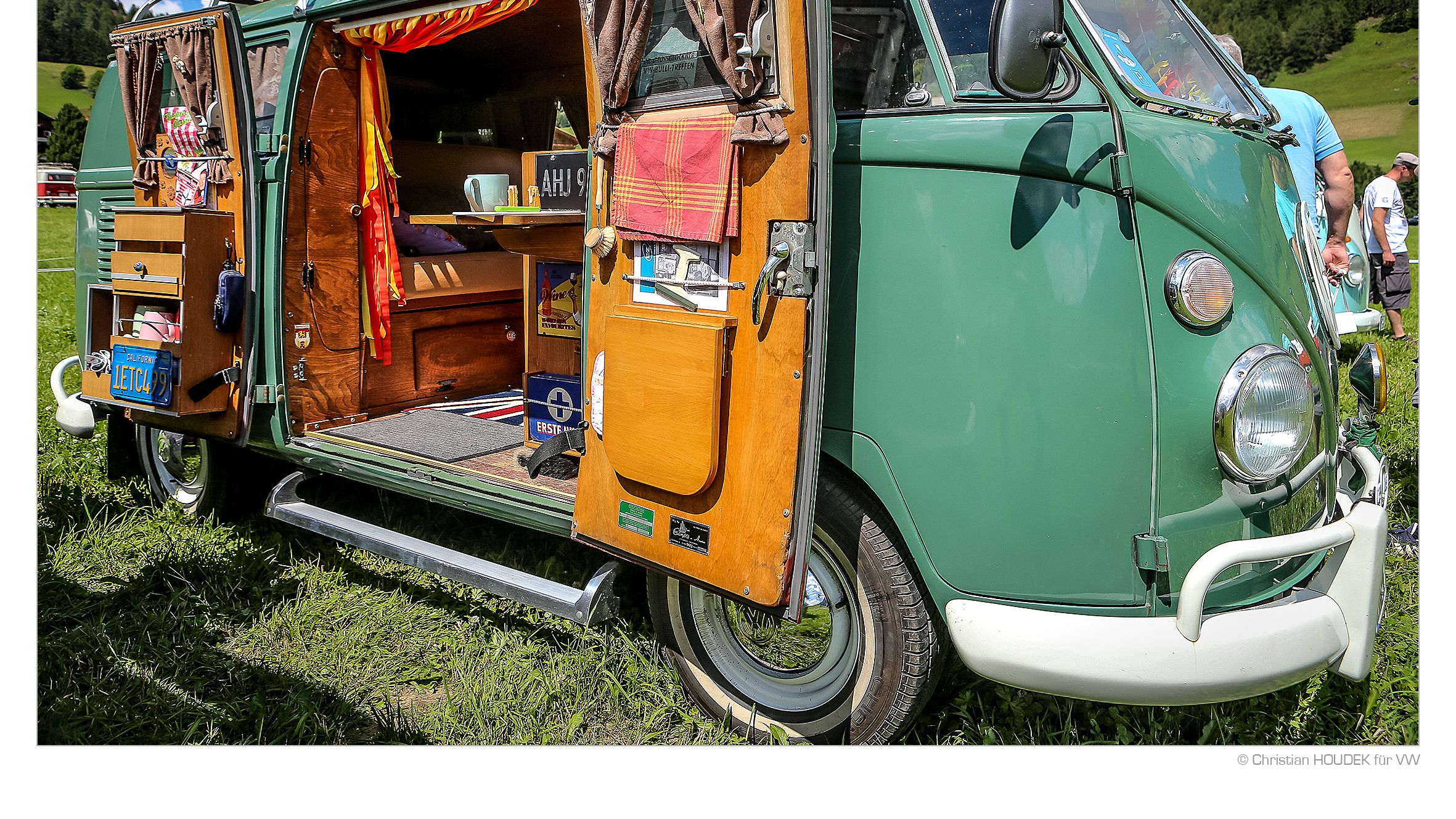 grüner VW Bulli