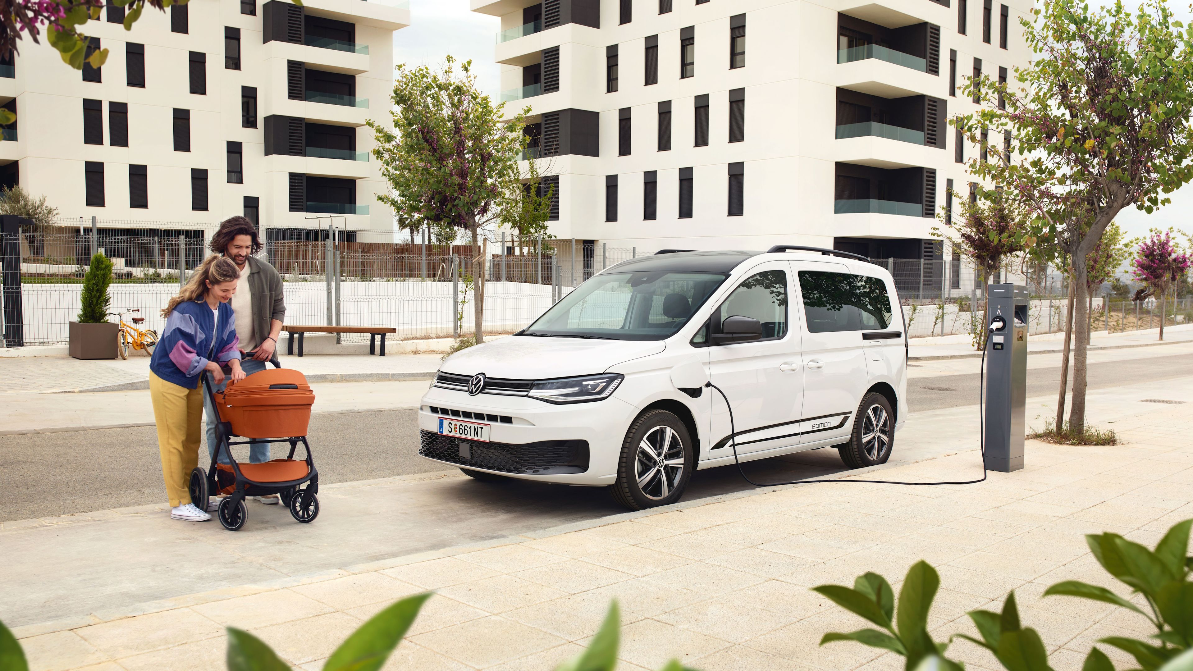 Caddy eHybrid wird geladen
