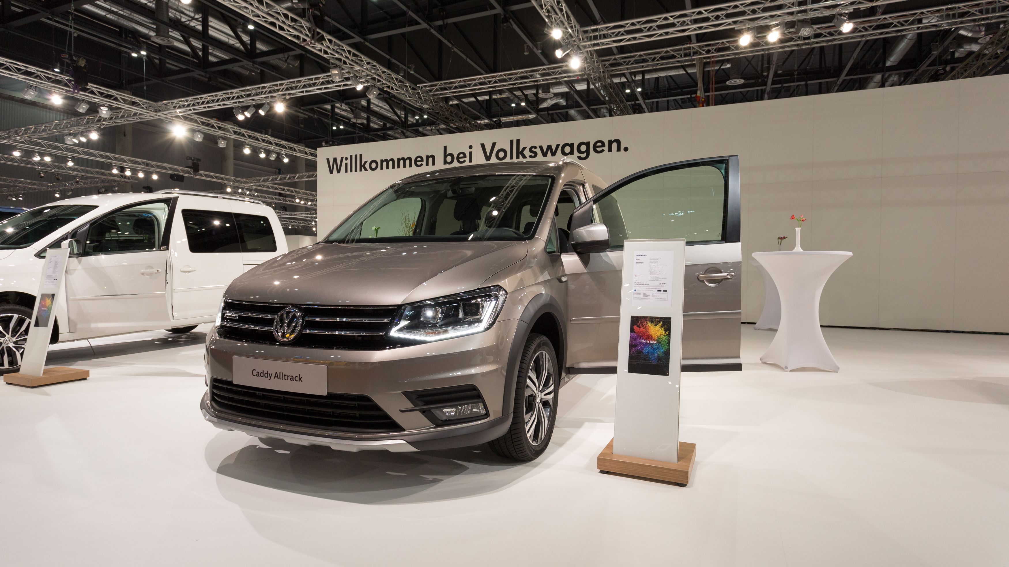 VW Caddy Alltrack mojave beige
