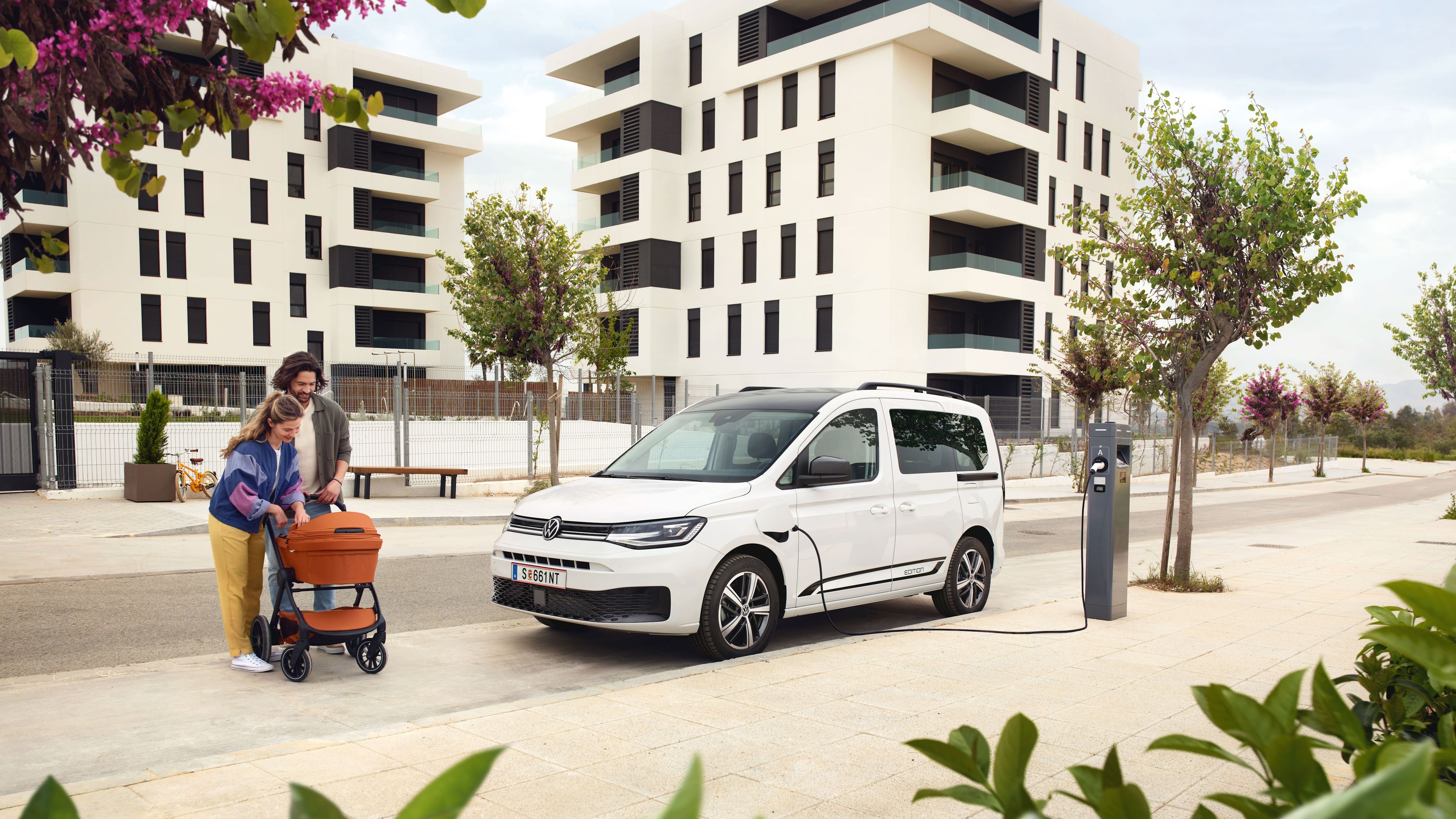 Caddy eHybrid wird geladen