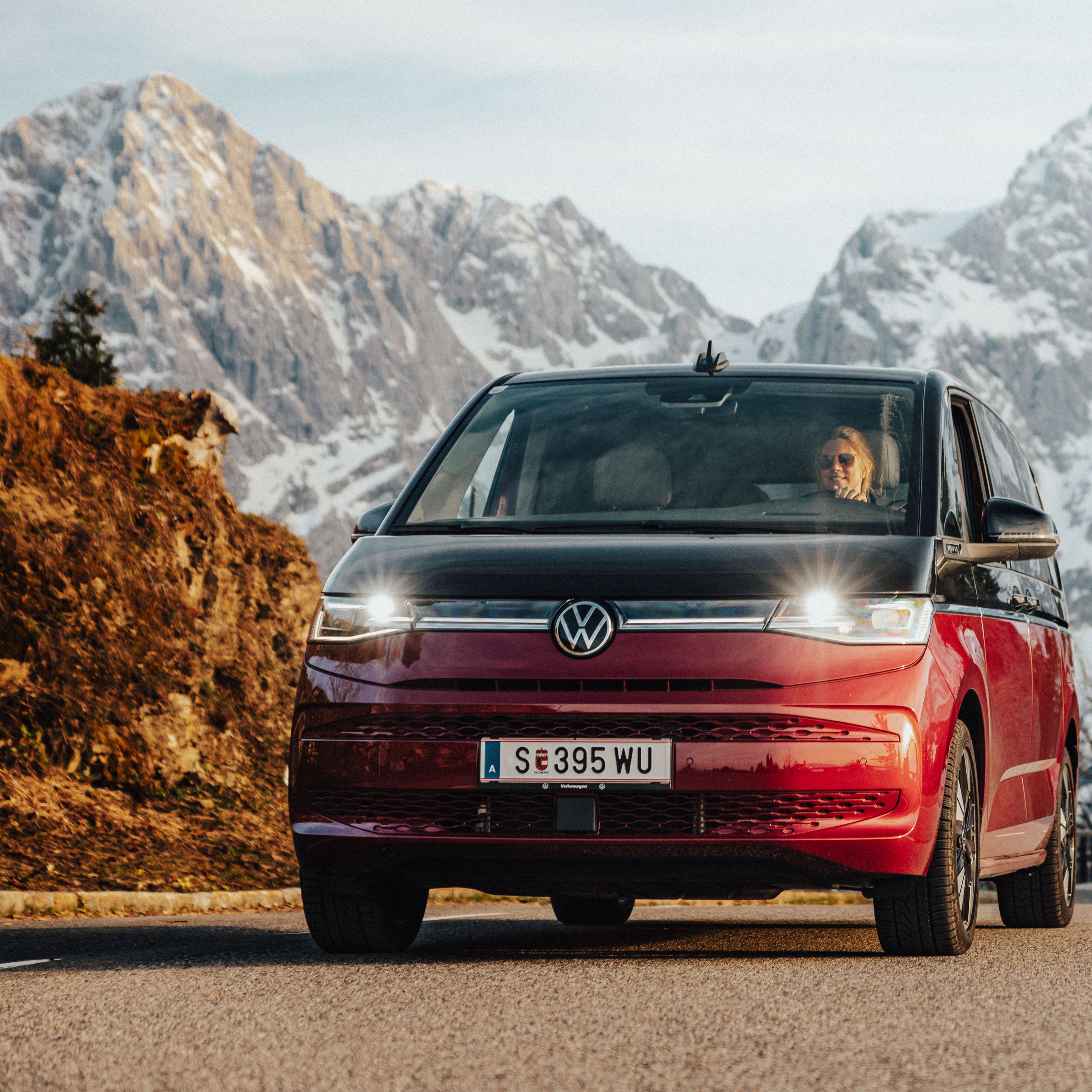 Der Multivan eHybrid 2024 mit Allradantrieb 4MOTION
