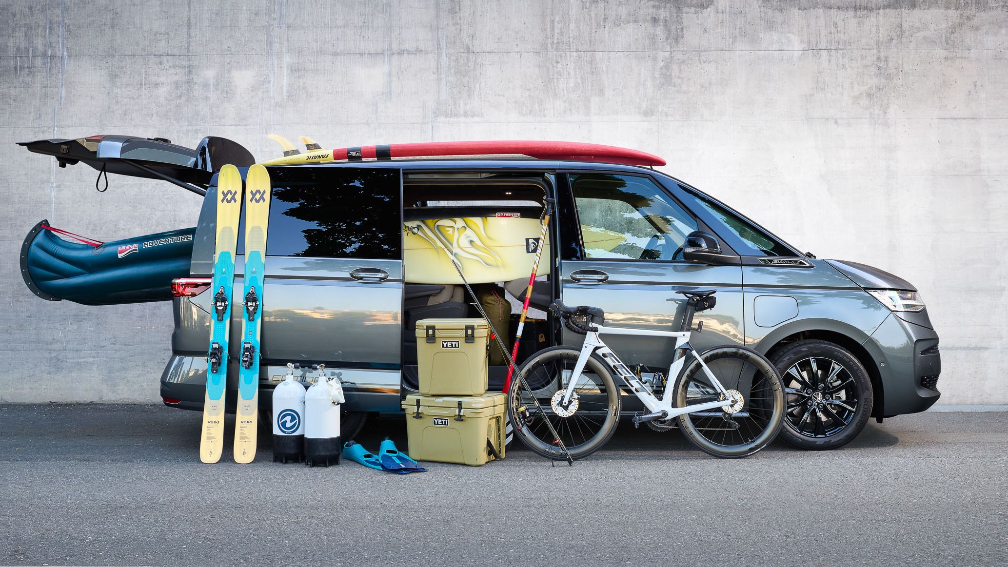 Volkswagen Nutzfahrzeuge Multivan mit Sportartikel