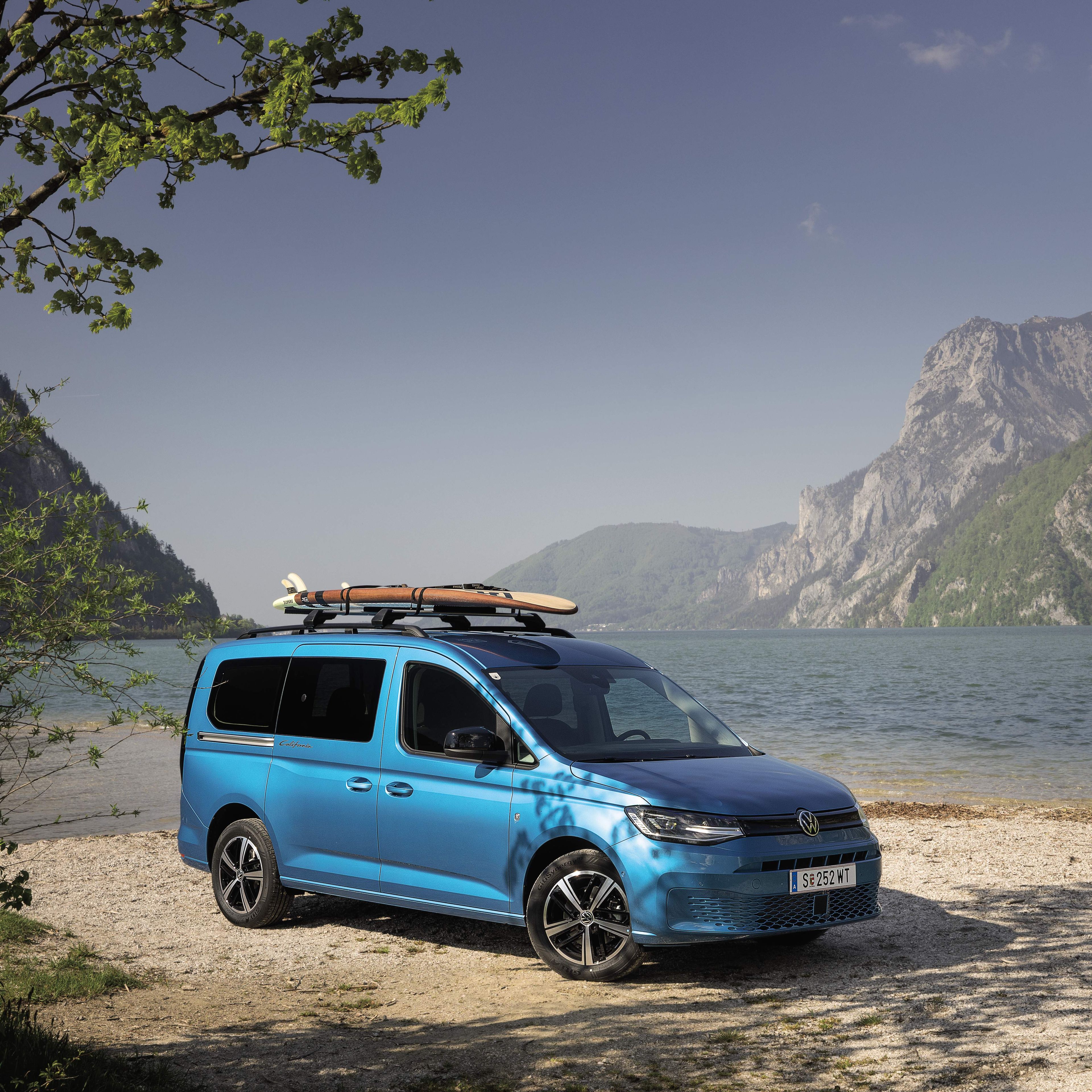 VW Caddy California in Blau am See