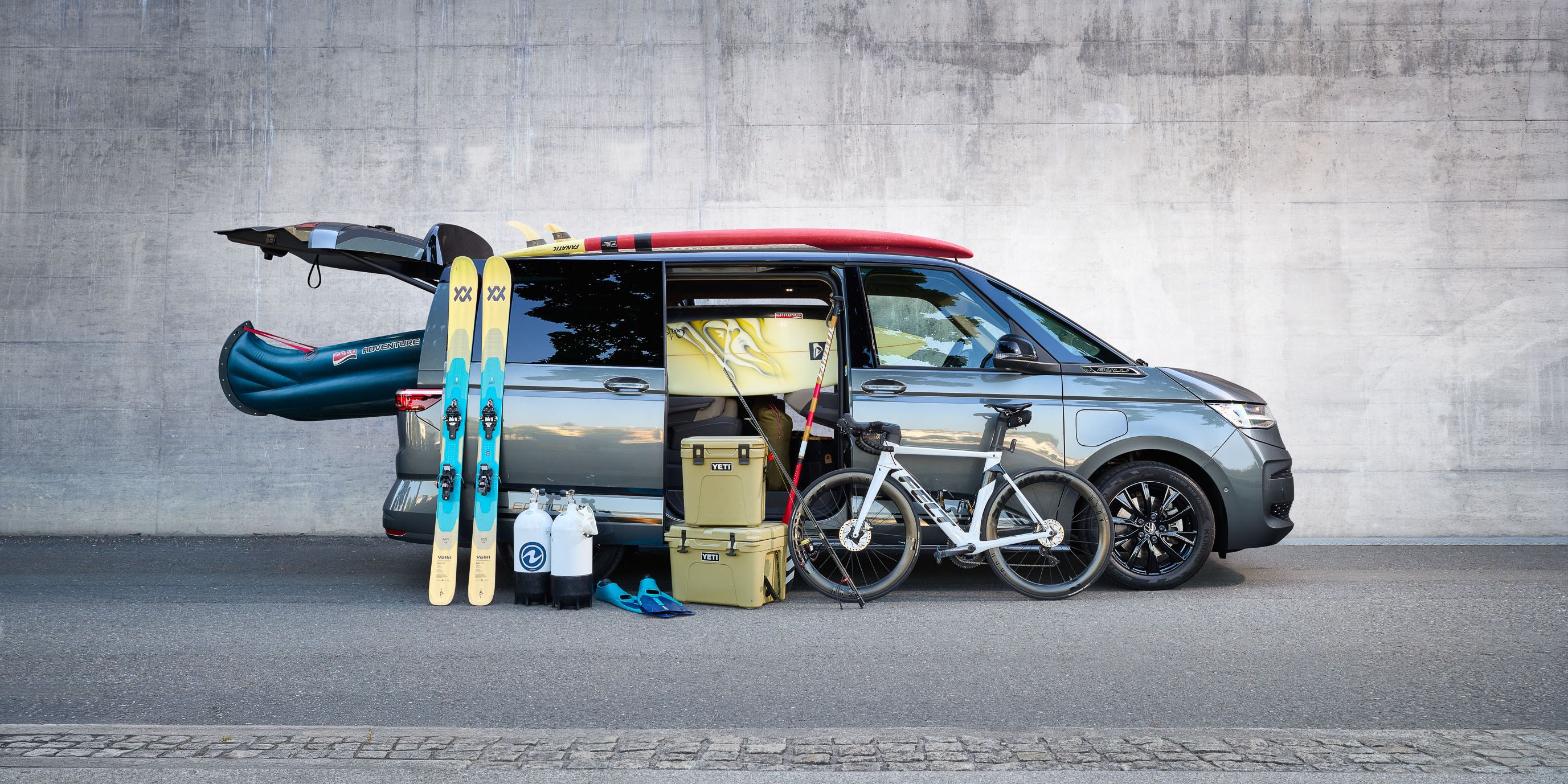 Volkswagen Nutzfahrzeuge Multivan mit Sportartikel