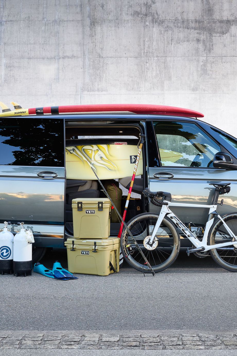 Volkswagen Nutzfahrzeuge Multivan mit Sportartikel